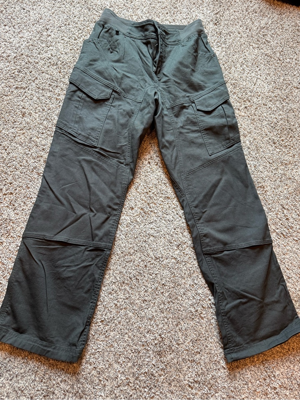 Duluth Trading Co Women's Cargo Pants in Dark Olive